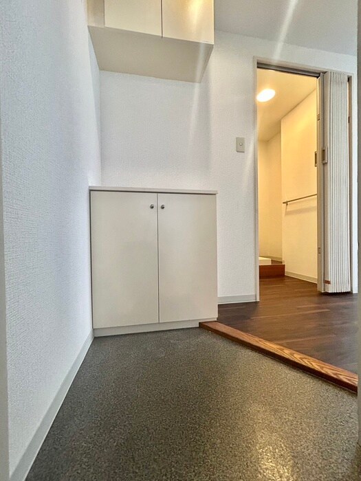 物件内観写真18　(玄関)