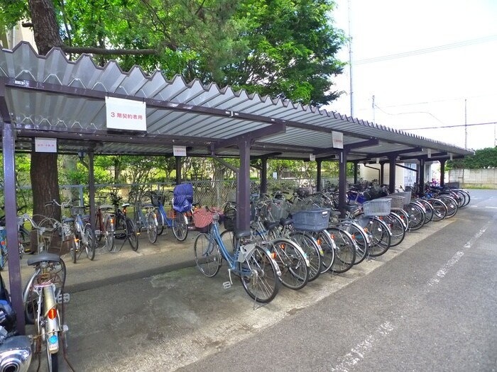 物件外観写真6　(駐輪場)