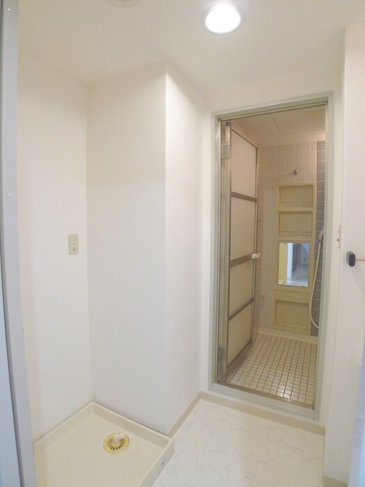 物件内観写真11　(洗濯機置場)