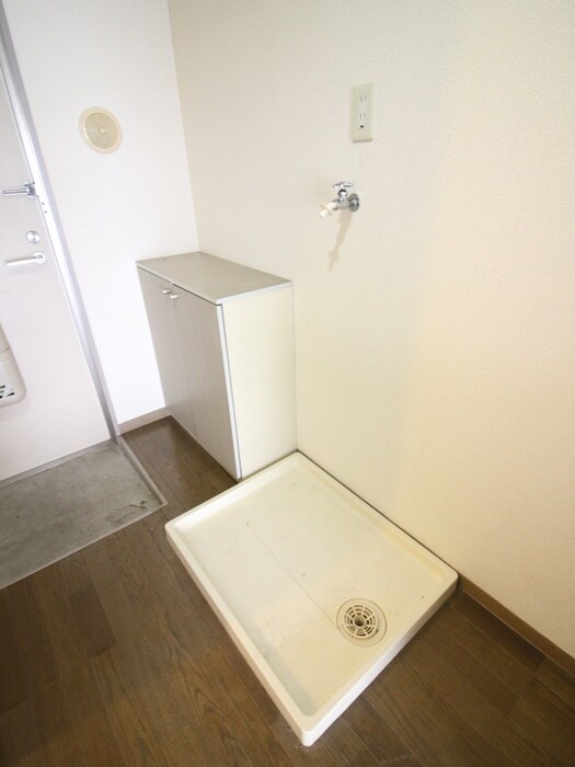 物件内観写真15　(洗濯機置場)