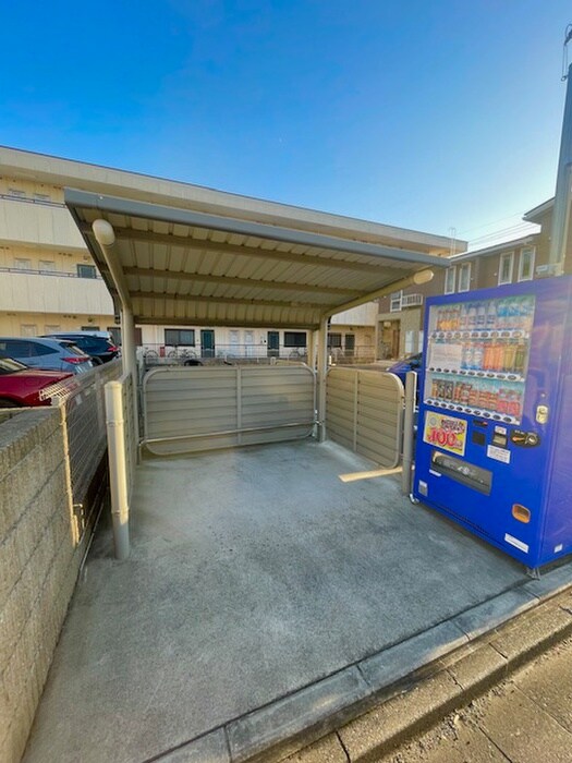物件外観写真3　(駐輪場)