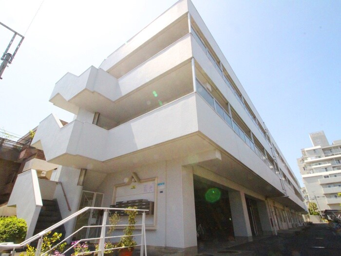 物件外観写真2　(エントランス部分)