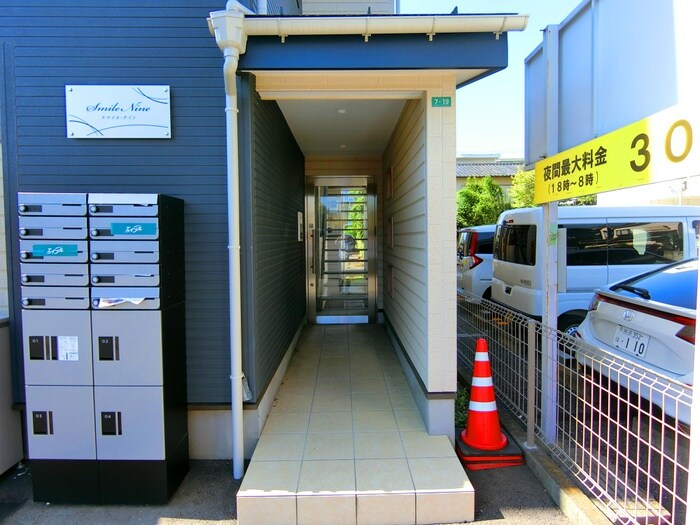 物件外観写真3　(エントランス部分)