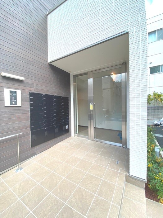物件外観写真3　(エントランス部分)