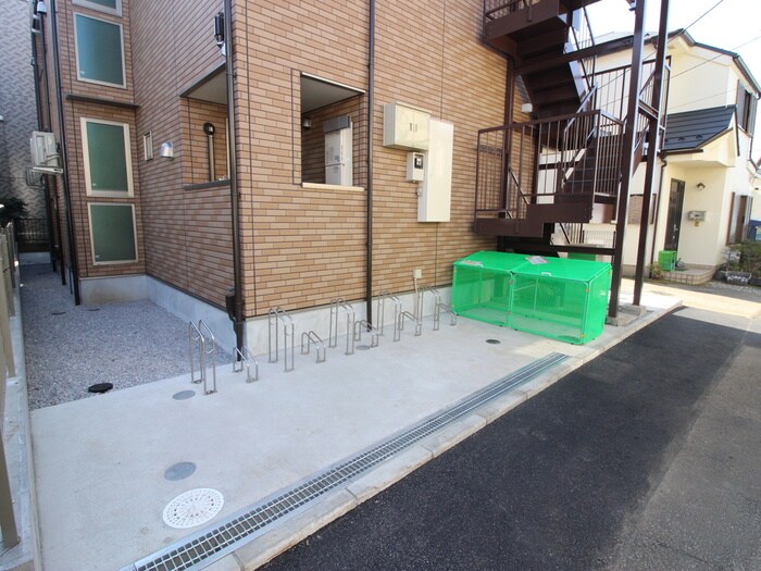 物件外観写真3　(駐輪場)