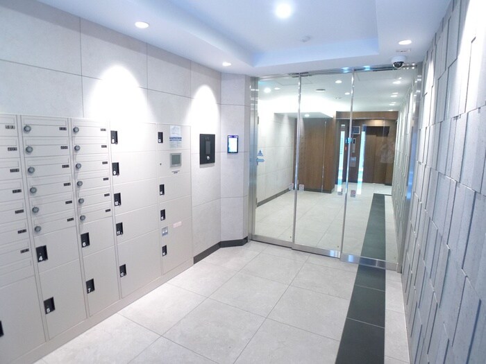 物件外観写真4　(エントランス部分)