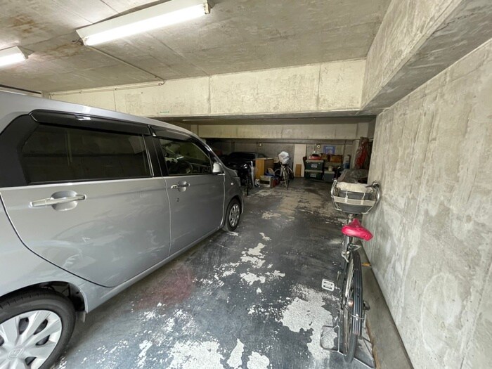 物件外観写真5　(バイク置き場)