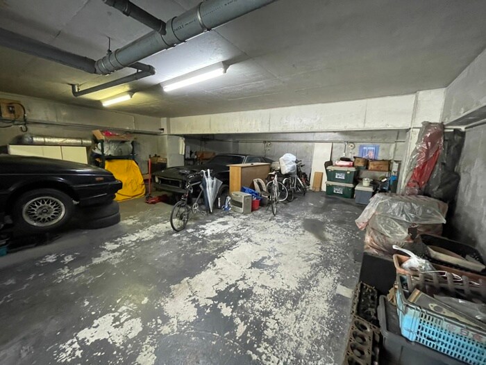 物件外観写真6　(バイク置き場)