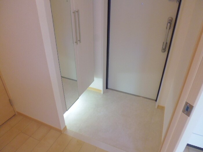 物件内観写真16　(玄関)