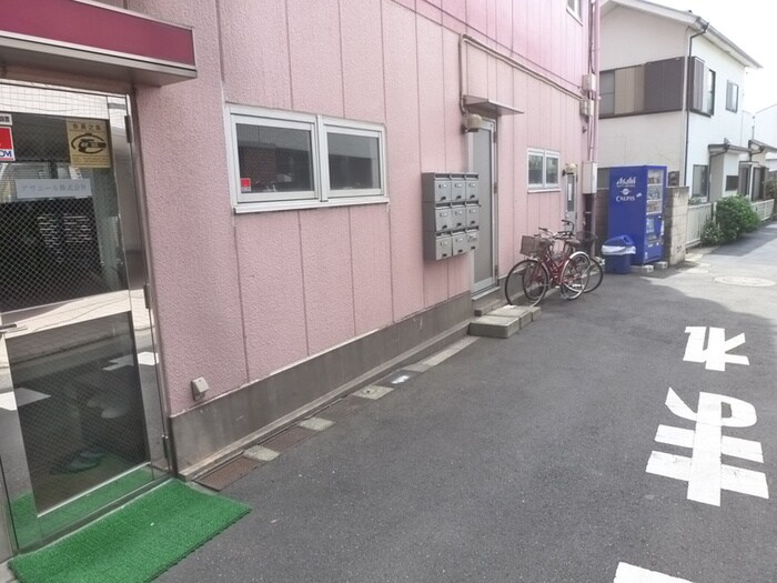 物件外観写真4　(エントランス部分)