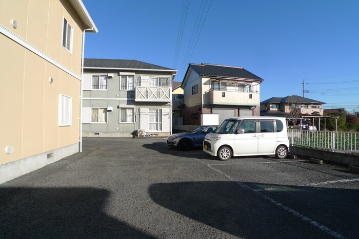 物件外観写真3　(駐車場)