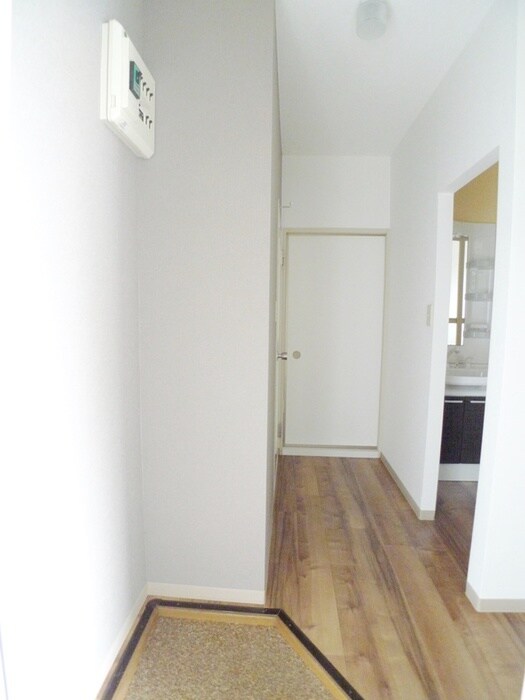 物件内観写真14　(玄関)