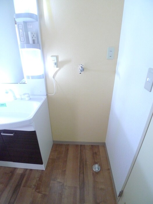 物件内観写真18　(洗濯機置場)