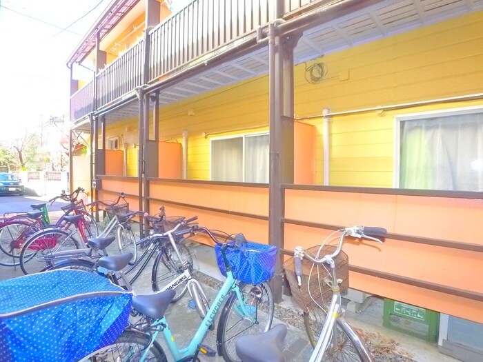 物件外観写真3　(駐輪場)