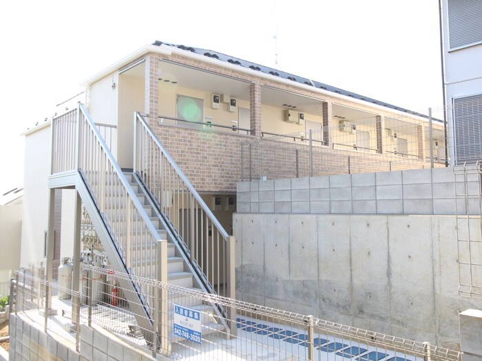 物件外観写真2　(エントランス部分)