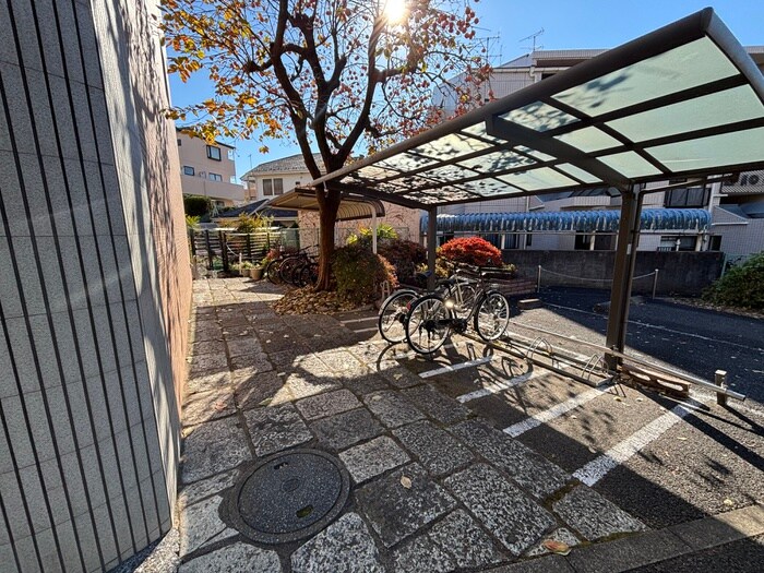 物件外観写真4　(駐輪場)