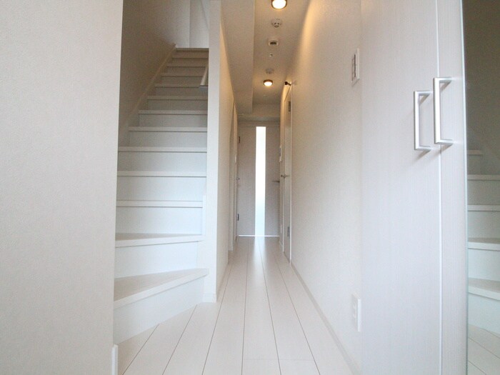 物件内観写真7　(玄関)