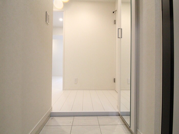 物件内観写真7　(玄関)
