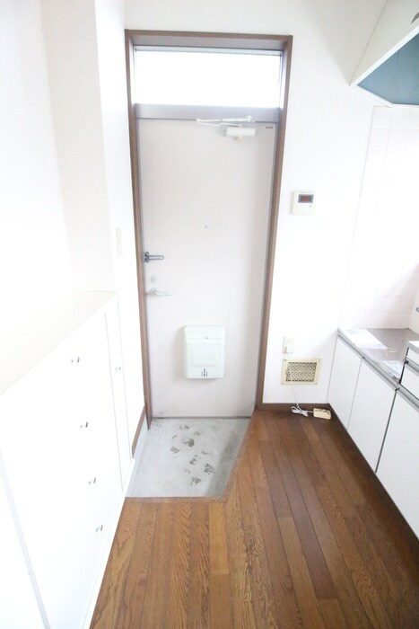 物件内観写真16　(玄関)