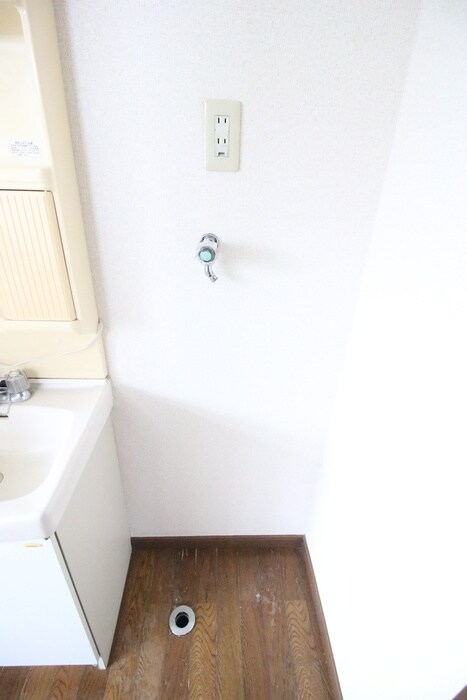 物件内観写真17　(洗濯機置場)