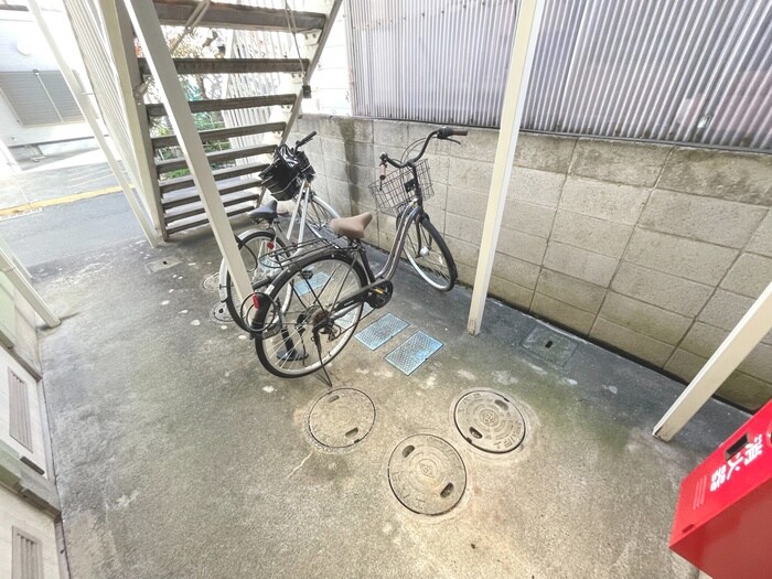 物件外観写真4　(駐輪場)