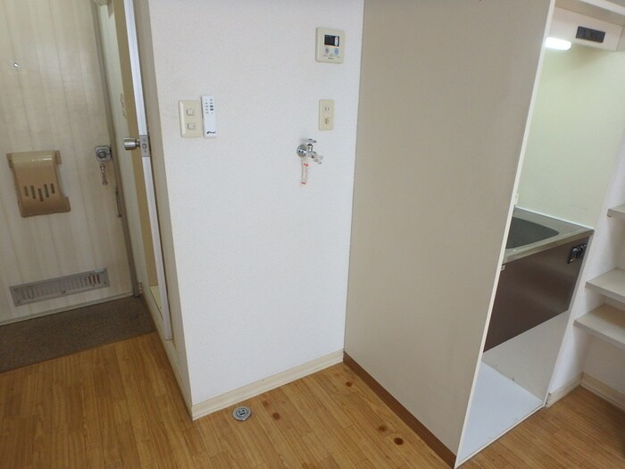 物件内観写真14　(洗濯機置場)