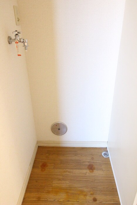 物件内観写真14　(洗濯機置場)