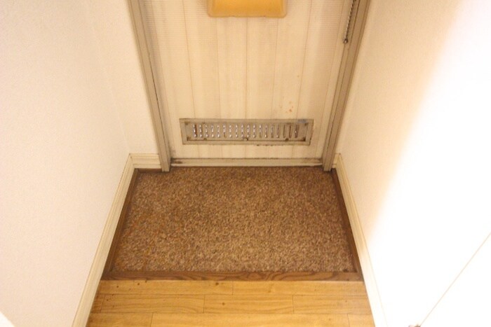 物件内観写真16　(玄関)