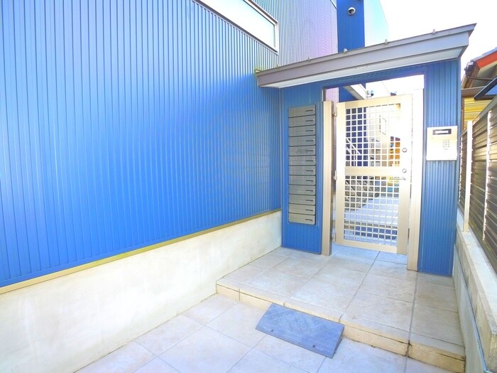 物件外観写真2　(エントランス部分)