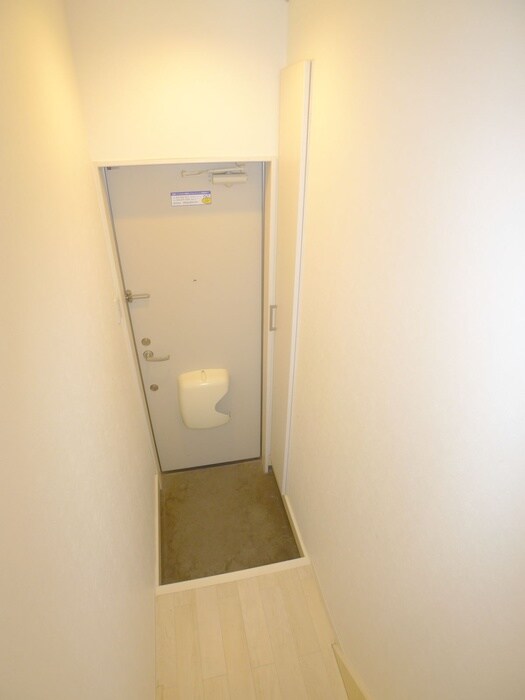 物件内観写真16　(玄関)