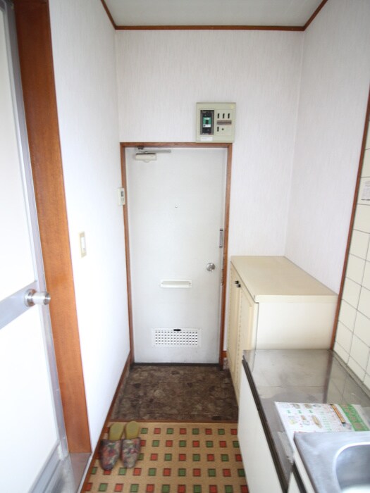 物件内観写真10　(玄関)