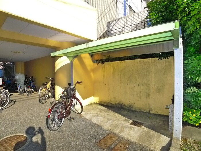 物件外観写真3　(駐輪場)