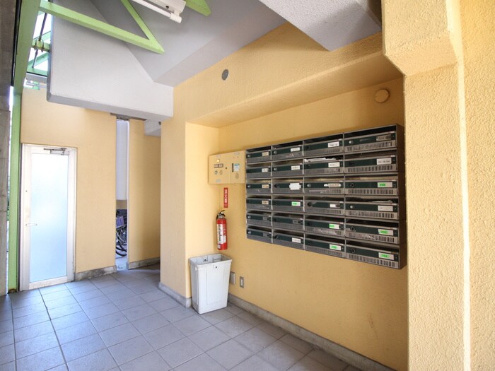 物件外観写真5　(エントランス部分)