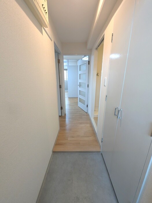 物件内観写真16　(玄関)