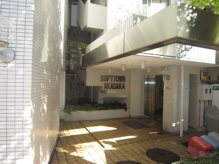 ソフトタウン赤坂(215)のエントランス部分