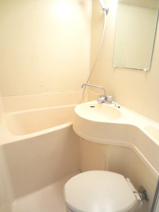 ソフトタウン赤坂(215)のバス