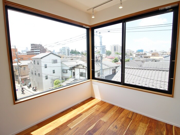 物件内観写真16　(室内からの展望)