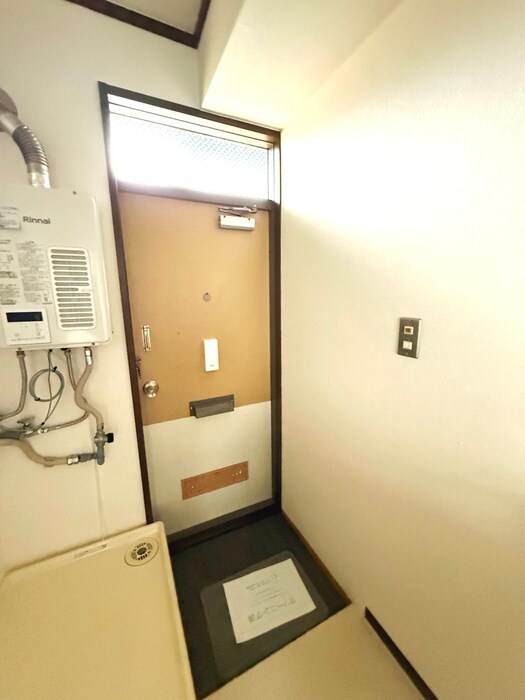 物件内観写真14　(玄関)