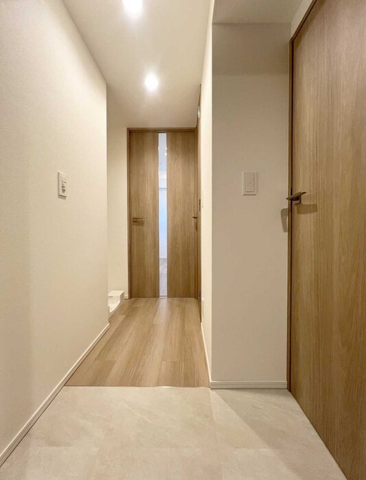 物件内観写真7　(玄関)