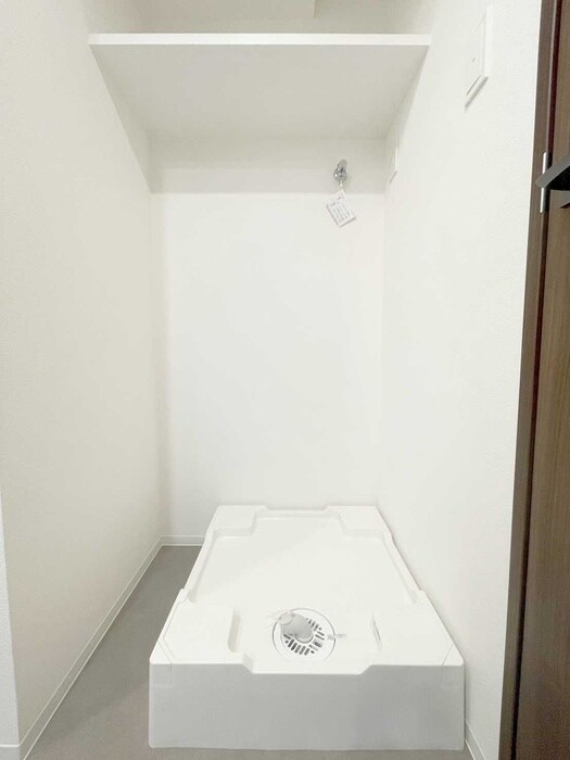 物件内観写真12　(洗濯機置場)