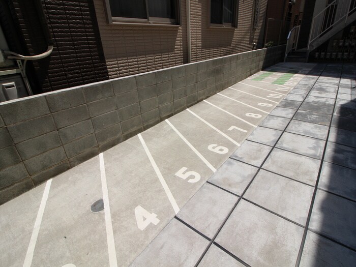 物件外観写真3　(駐輪場)