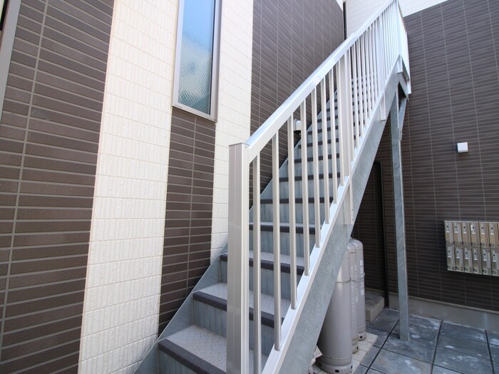 物件外観写真5　(エントランス部分)