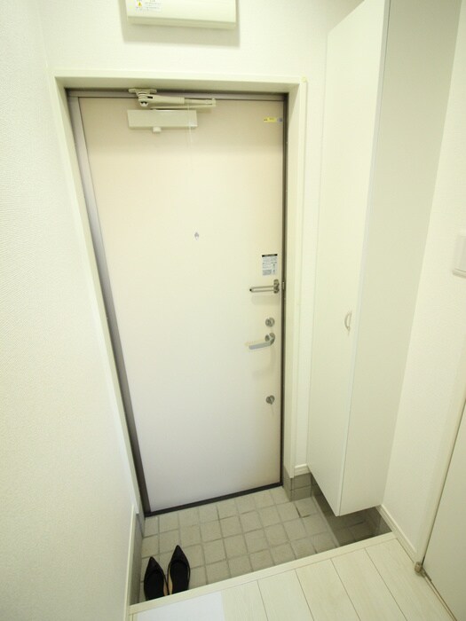 物件内観写真13　(玄関)