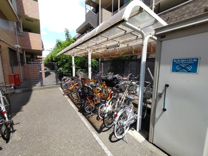 物件外観写真4　(駐輪場)