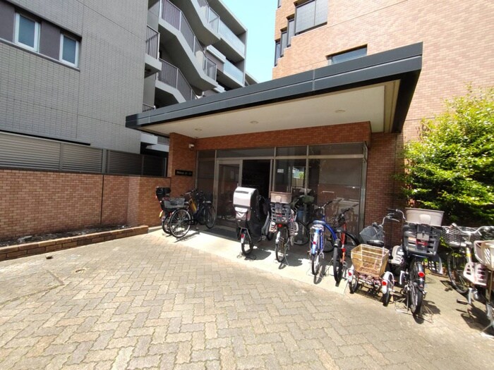 物件外観写真6　(エントランス部分)