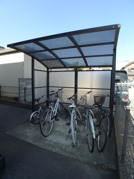 物件外観写真3　(駐輪場)