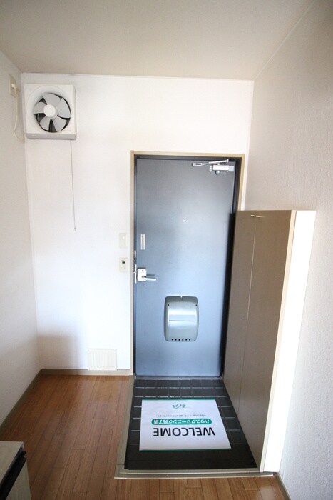 物件内観写真13　(玄関)