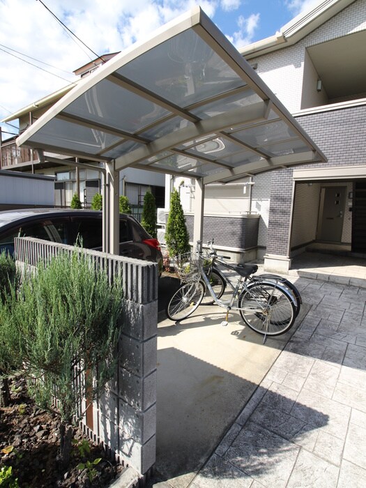 物件外観写真4　(駐輪場)