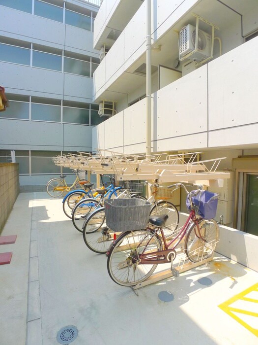 物件外観写真4　(駐輪場)