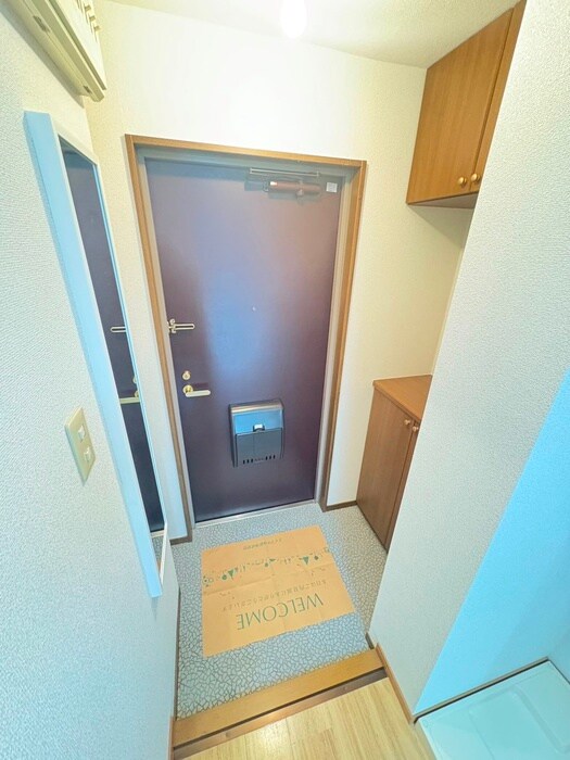 物件内観写真4　(玄関)